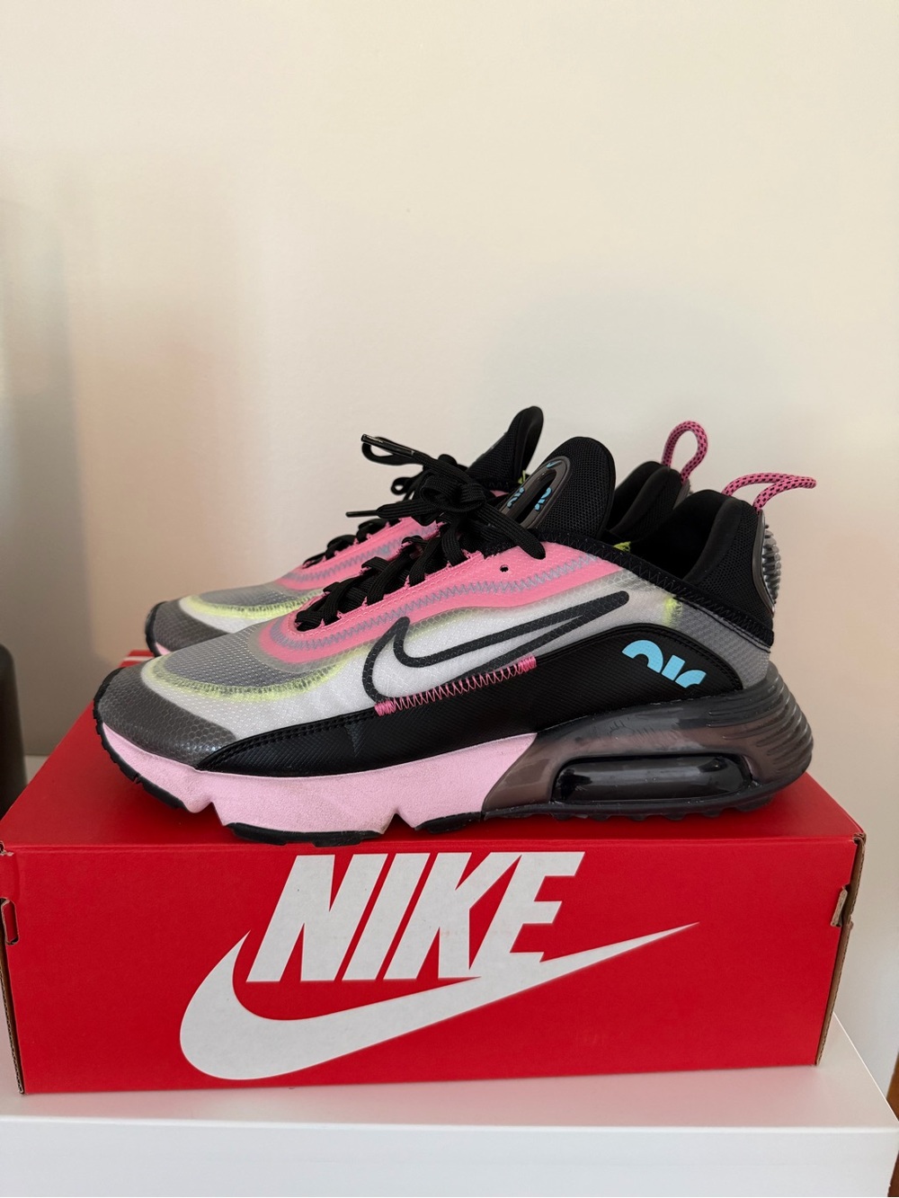 Nike women Air Max 2090 Pink & Black Sneakers size 10 worn twice